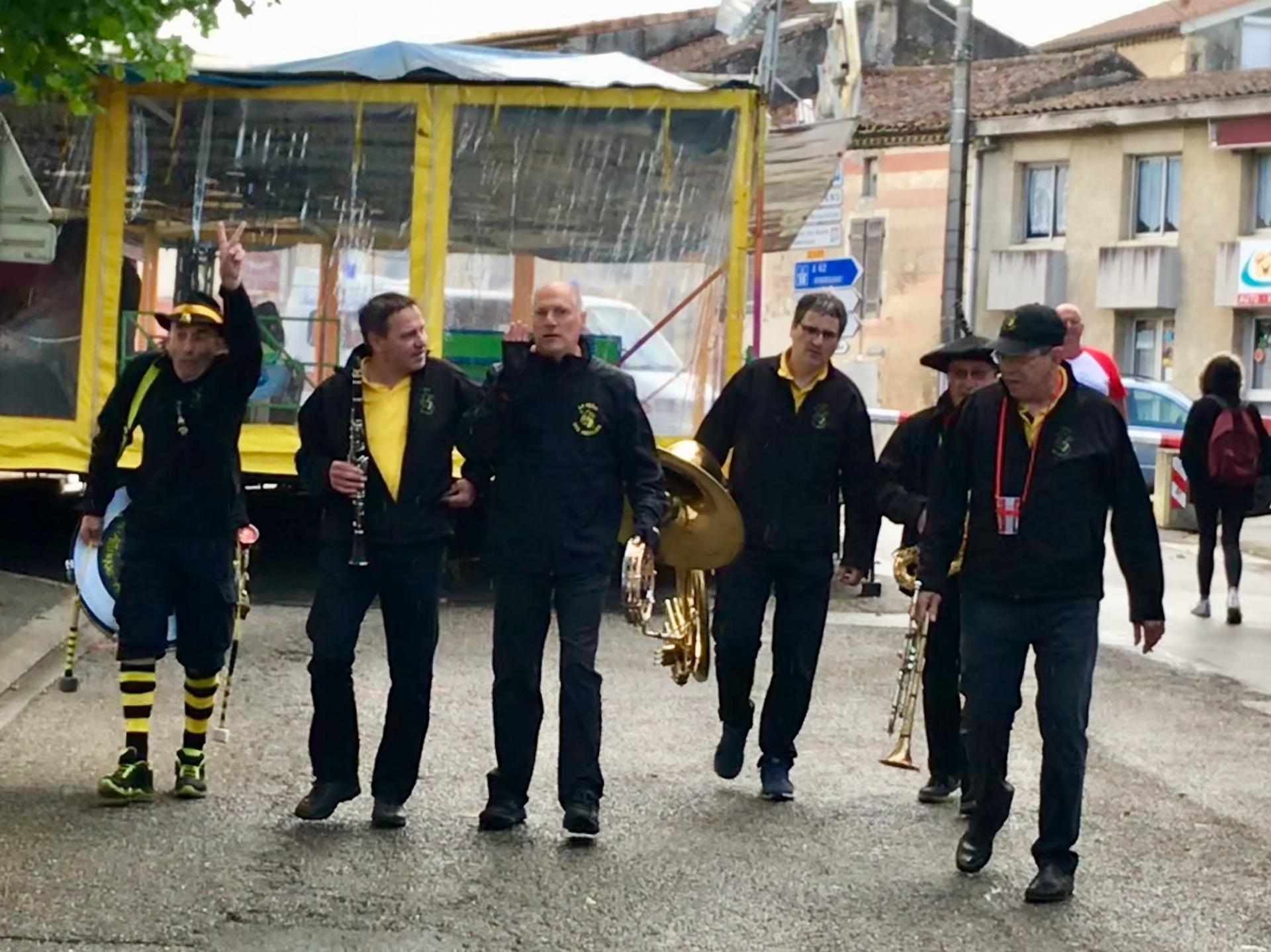 L’arrivée à Condom d’une partie de la troupe en mode western!