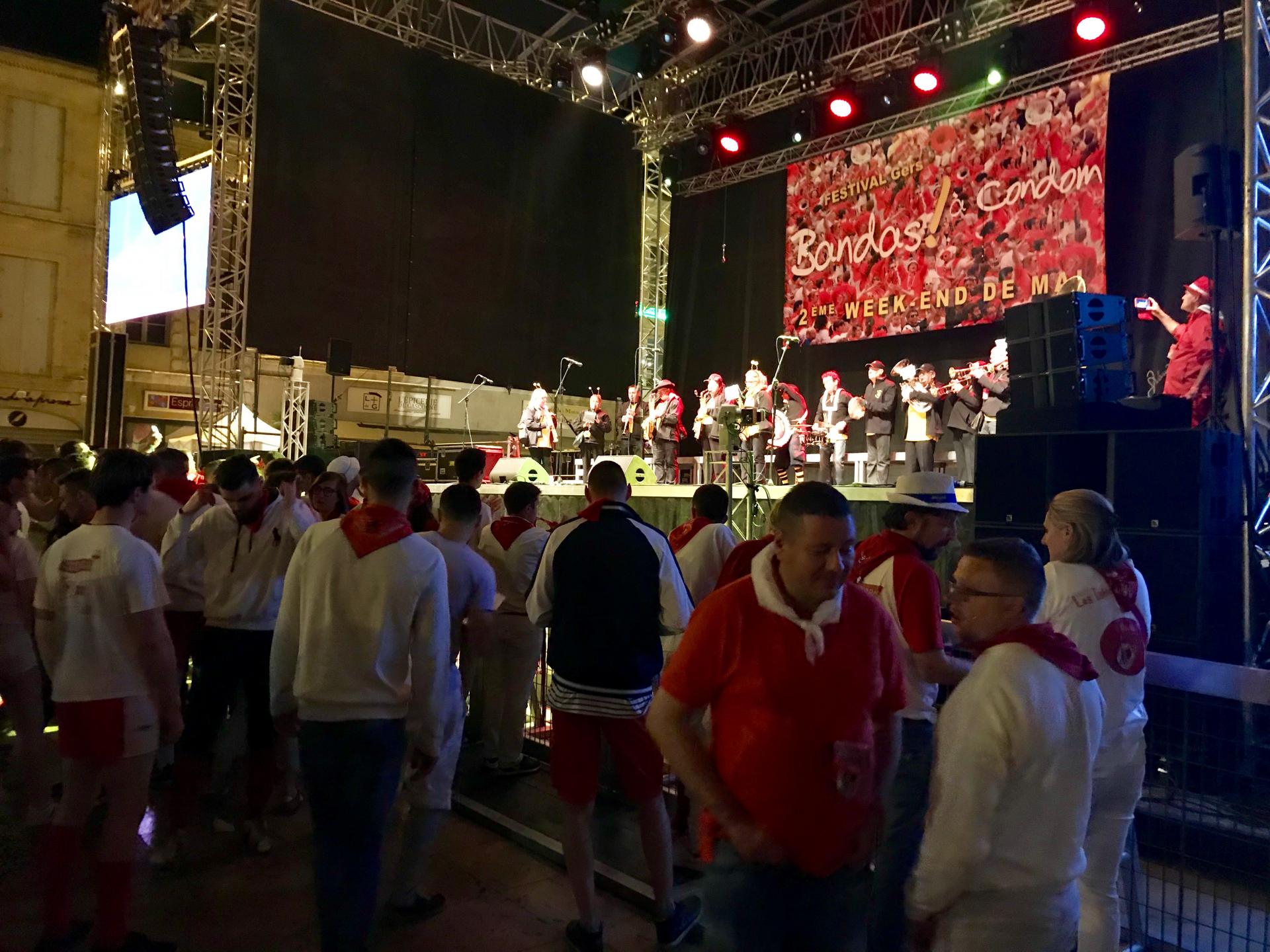 La Peña des Abeilles au festival de Bandas de Condom sur le podium mai 2019