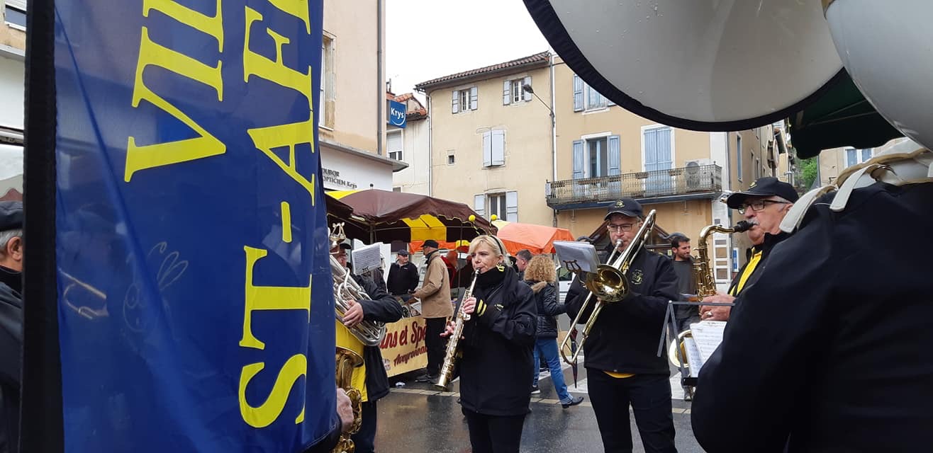 animation du marché de Saint-Affrique pour fêter le label apicité 
